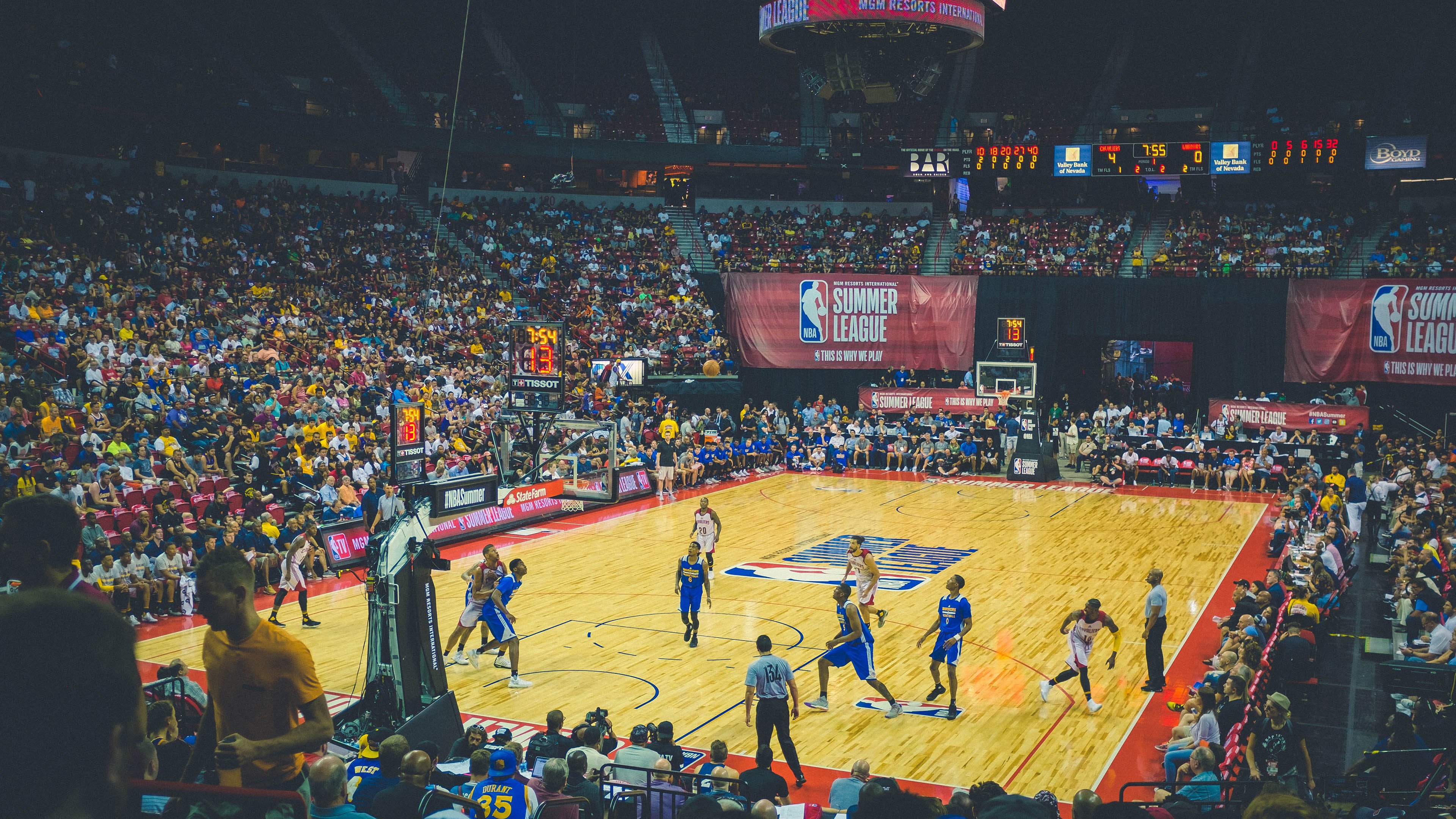 湖人状态爆棚詹眉联手发力